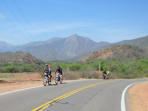 Pilgrims/Peregrins on cycles heading for Salta.